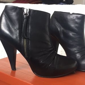 Aldo size 6 ankle boot